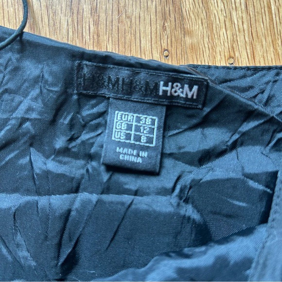 SALE - H&M black silk and satin dress - Picture 8 of 10